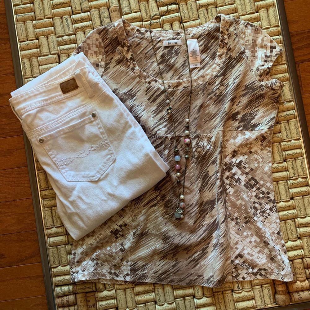 Liz & Co. Short Sleeve Tee. Size M